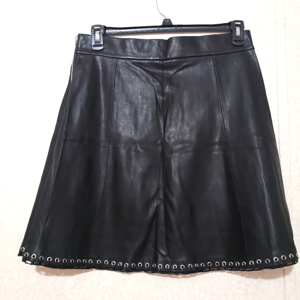 ZARA....Black FAUX Leather Skirt...SIZE:L
